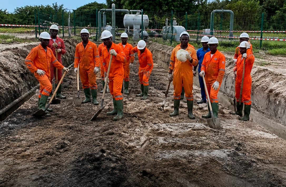 Équipe PSG en équipements de protection individuelle sur un chantier industriel